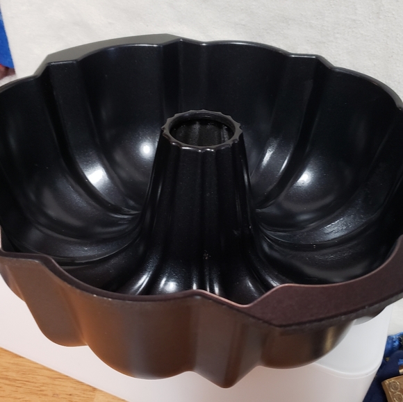 Nordicware classic bunt pan - Picture 4 of 9